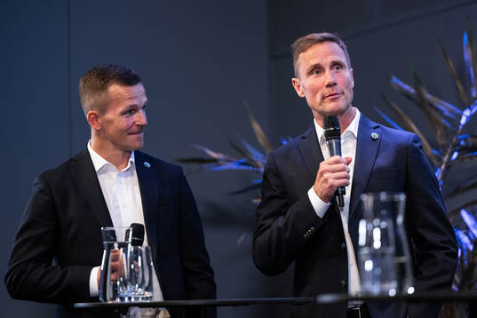 Frölundas Max Friberg och tränare Roger Rönnberg