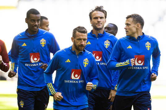 Alexander Isak, Albin Ekdal, and Viktor Claesson of Sweden