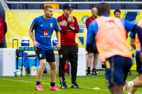 Dejan Kulusevski and Janne Andersson of Sweden