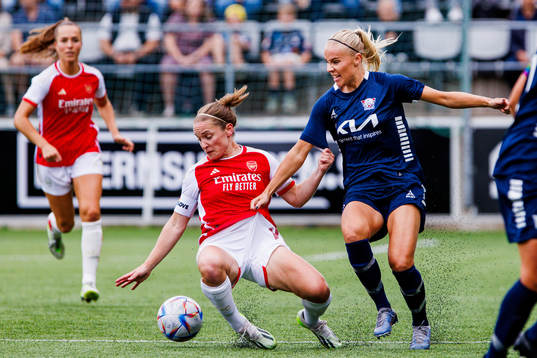 Kim Little of Arsenal och Stina Lennartsson of Linköping