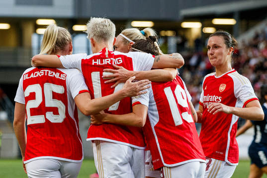 Arsenals Lina Hurtig is celebrated by her teammates