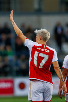 Arsenals Lina Hurtig celebrates