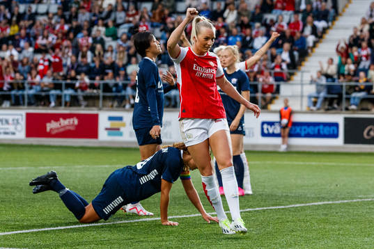 Stina Blackstenius celebrates
