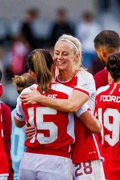 Amanda Ilestedt of Arsenal celebrates