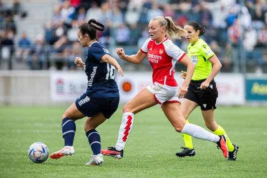 Michelle De Jongh of Linköping and Frida Maanum of Arsenal