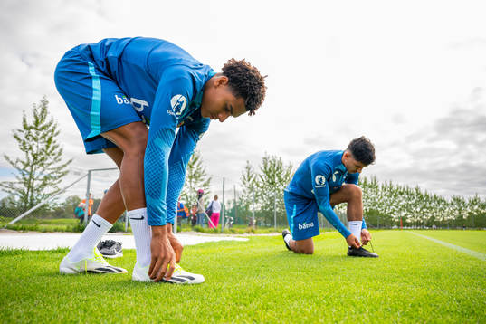 Antonio Nusa and Osame Sahraoui of the Norwegian national