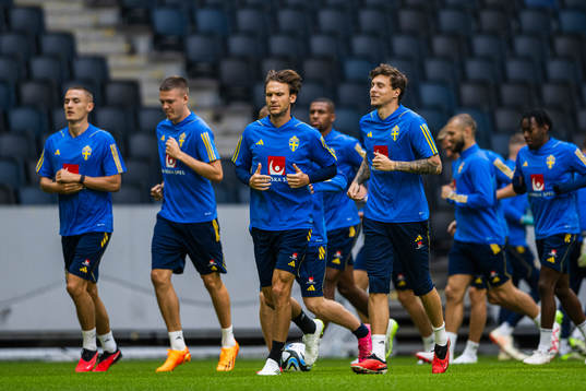 Albin Ekdal and Victor Nilsson Lindelöf of the Swedish
