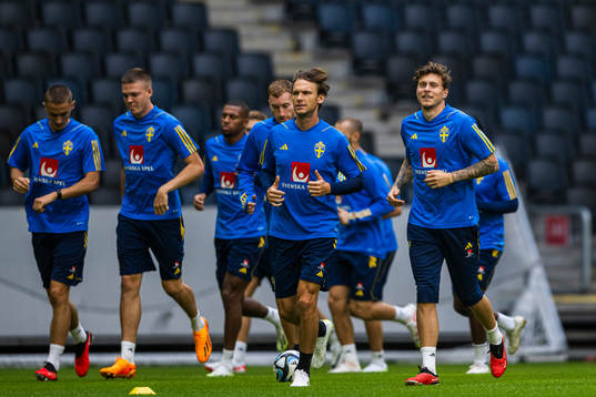 Albin Ekdal and Victor Nilsson Lindelöf of the Swedish