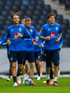 Albin Ekdal and Victor Nilsson Lindelöf of the Swedish