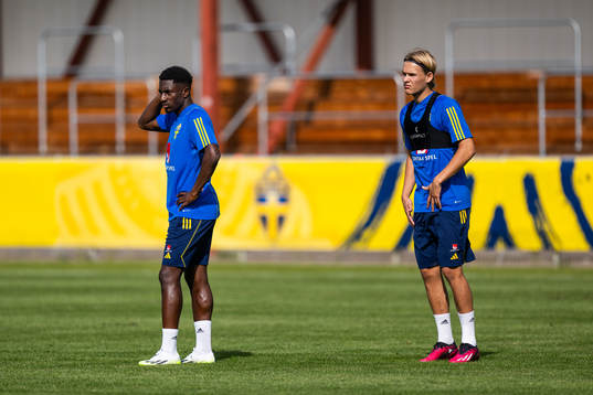 Josafat Mendes and Markus Karlsson of the Swedish under-21