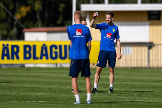 Head Coach Daniel Bäckström of the Swedish under-21