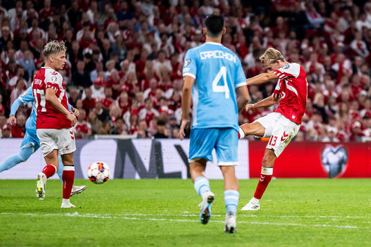 Morten Hjulmand of Denmark scores 4-0
