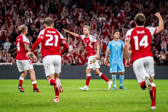 Morten Hjulmand of Denmark celebrates with team mates