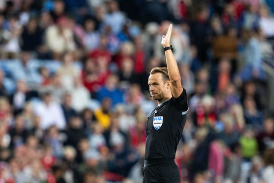 Referee Kristoffer Karlsson