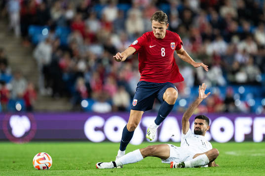 Sander Berge of Norway and Nizar Al-Rashdan of Jordan