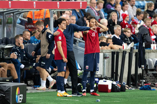 Hugo Vetlesen, Head coach Ståle Solbakken and Markus