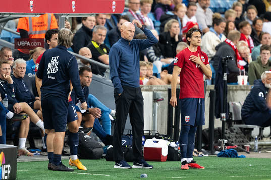 Head coach Ståle Solbakken and Markus Solbakken of Norway