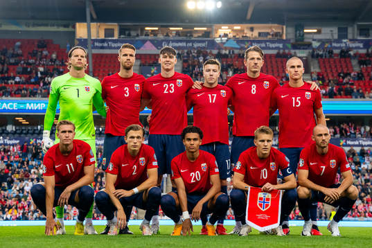 The starting eleven of Norway pose for a team photo