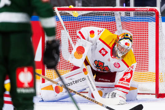 Goaltender Harri Säteri of EHC Biel-Bienne