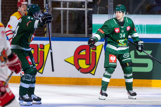 Färjestads Oscar Lawner celebrates the 2-1 goal