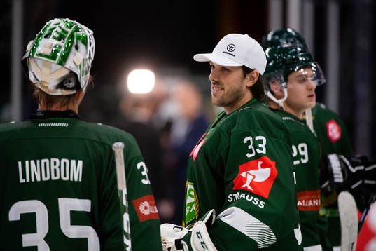 Goalkeeper Carl Lindbom and goalkeeper Max Lagace
