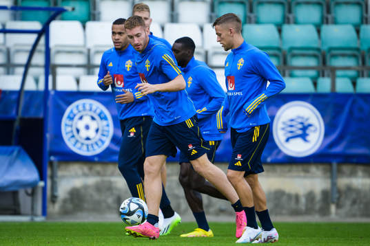 Dejan Kulusevski and Jesper Karlsson of the Swedish