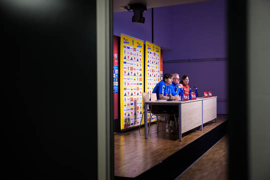 Victor Nilsson Lindelöf, head coach Janne Andersson and