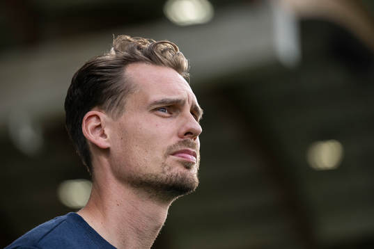 Head coach Daniel Bäckström of Sweden