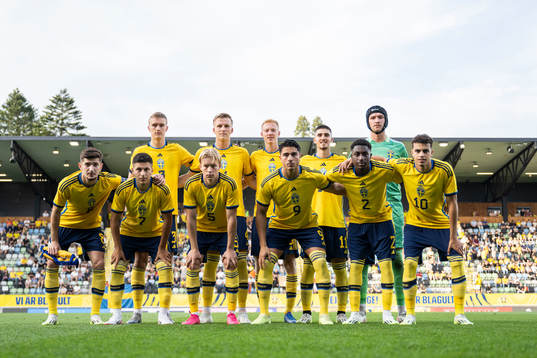 Players of Sweden pose for a team photo
