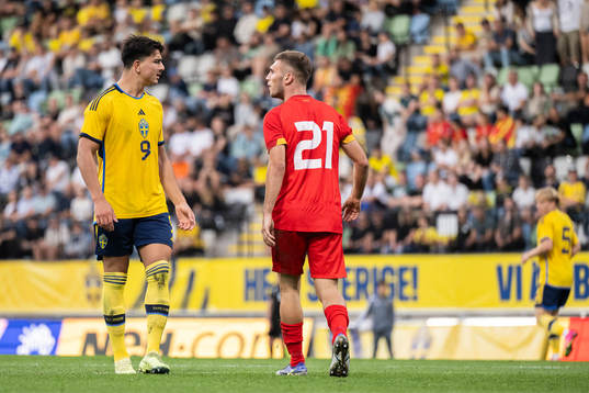 Jusef Erabi of Sweden and Hamza Ramani of North Macedonia