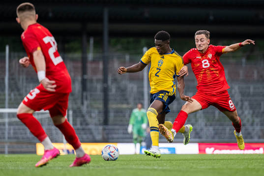Josafat Mendes of Sweden and Ivan Nikolov of North Macedonia