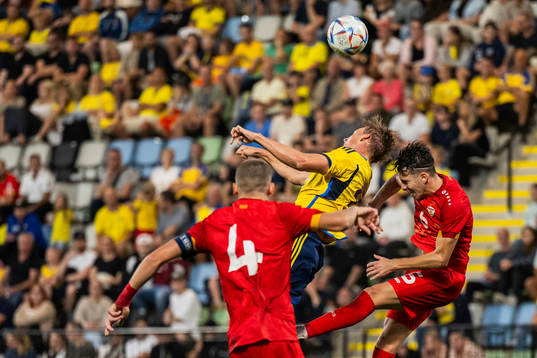 Oscar Vilhelmsson of Sweden and Martin Talakov of North