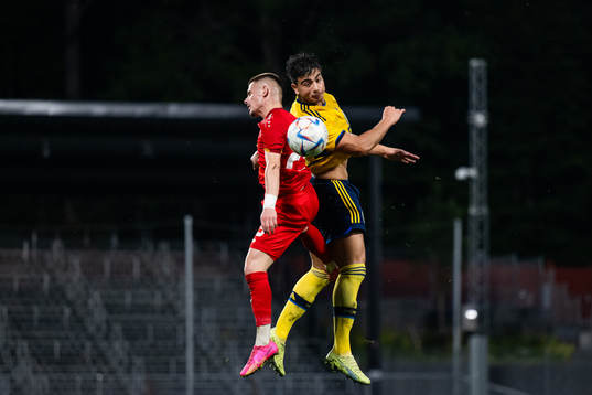 Behar Feta of North Macedonia and Jusef Erabi of Sweden