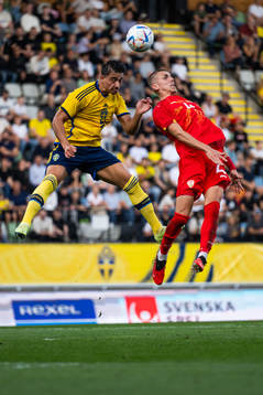 Jusef Erabi of Sweden and Andrej Stojcevski of North
