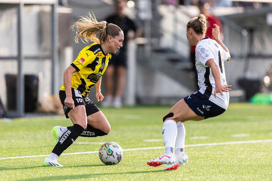 Häckens Elin Rubensson och FC Rosengårds Jessica Wik
