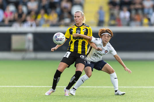 Häckens Josefine Rybrink och FC Rosengårds Mai Kadowaki