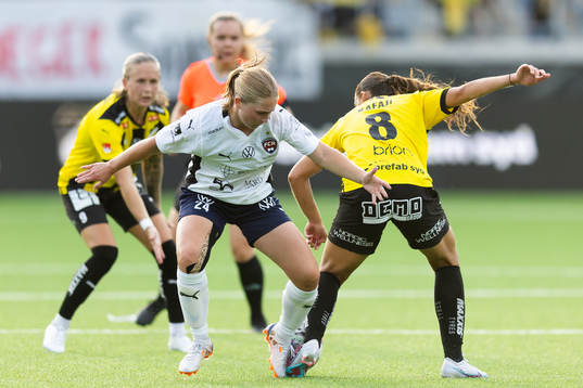 FC Rosengårds Hanna Andersson och Häckens Rusul Rosa