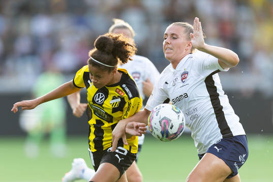 Häckens Felicia Schröder och FC Rosengårds Gudrun