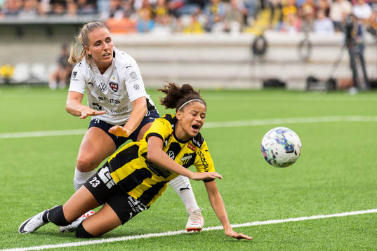 FC Rosengårds Gudrun Arnardottir och Häckens Felicia