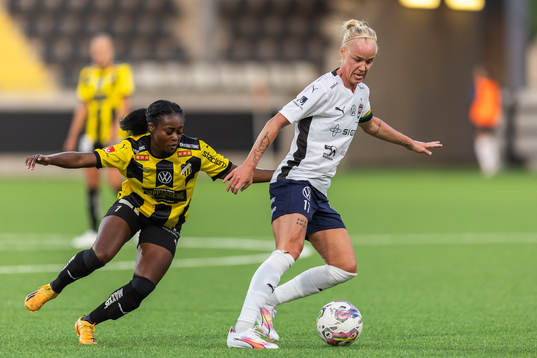 Häckens Monica Jusu Bah och FC Rosengårds Caroline Seger