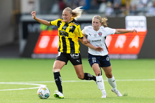 Häckens Elma Junttila Nelhage och FC Rosengårds Hanna