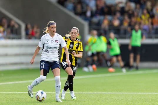 FC Rosengårds Olivia Schough och Häckens Elin Rubensson