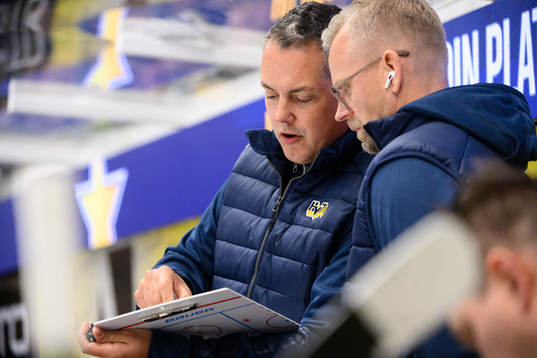 HV71s huvudtränare Tomas Montén och assisterande tränare