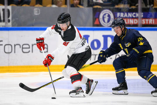 Malmö Redhawks Carl Persson och HV71s Kalle Maalahti