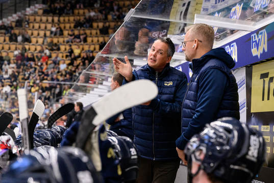 HV71s huvudtränare Tomas Montén