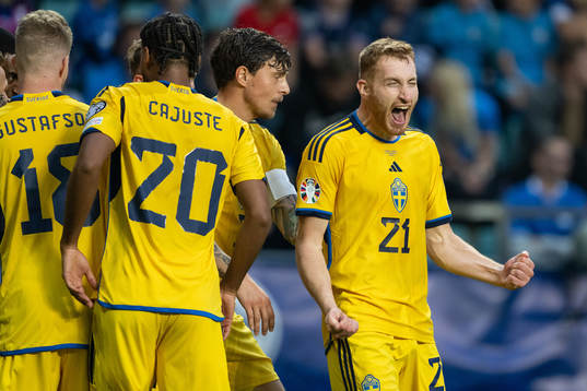 Dejan Kulusevski of Sweden celebrates