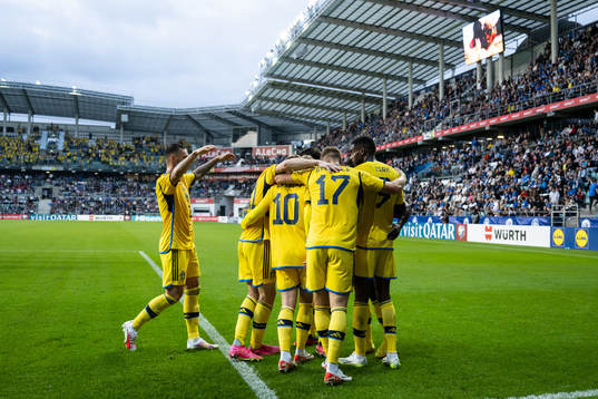Alexander Isak of Sweden celebrate with teammates
