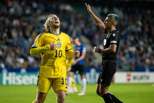 Emil Forsberg of Sweden looks dejected