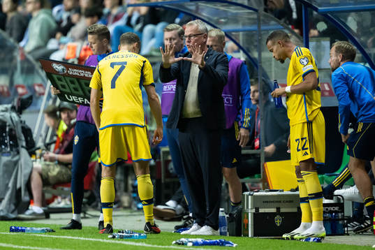 Viktor Claesson, head coach Janne Andersson and Robin