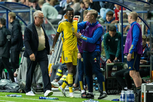 head coach Janne Andersson, Alexander Isak and assistant